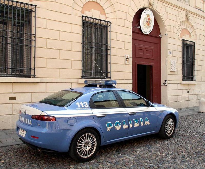 Nasconde la merce nello zainetto, nei guai per furto
