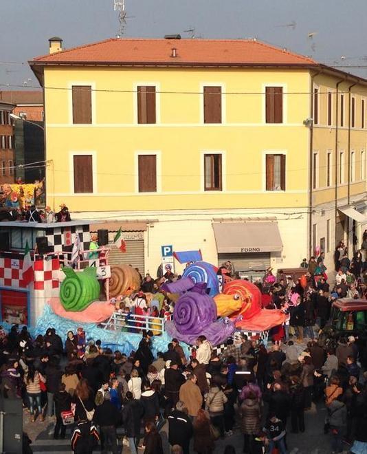 Finale, 39º Carnevale: sei carri e le maschere invadono le strade 
