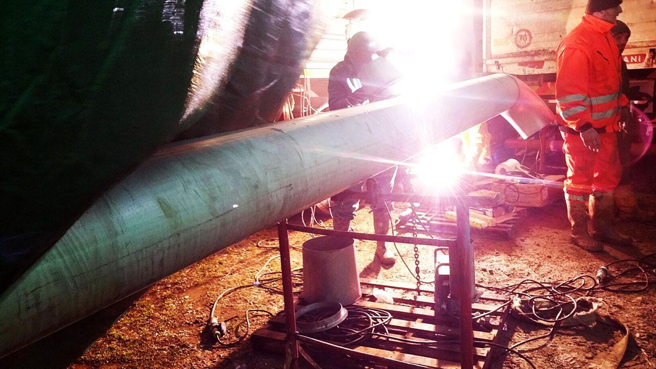 Gli operai al lavoro di notte