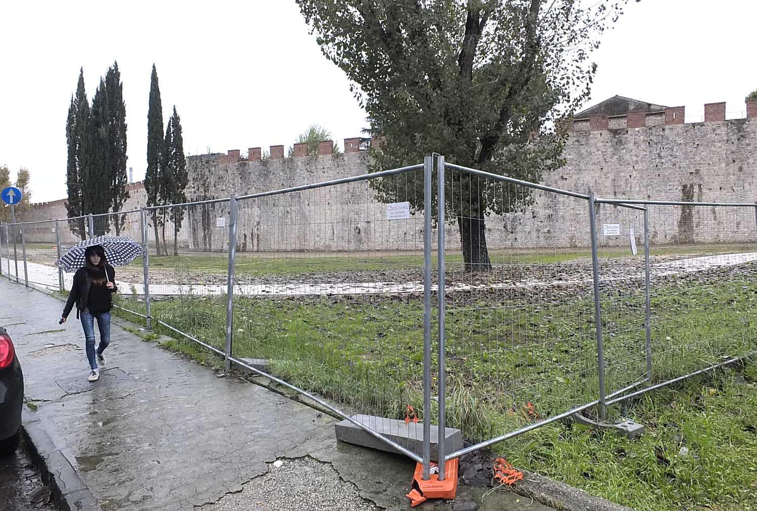 Uno dei cantieri di recupero delle mura