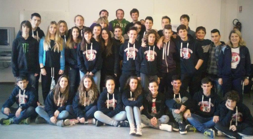 La prima E a indirizzo sportivo del liceo Enriques con i tre campioni della schermache hanno partecipato alla lezione