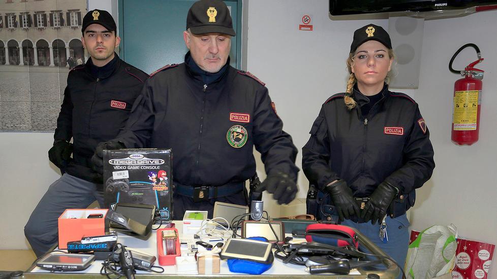 Scoperti due covi pieni di refurtiva