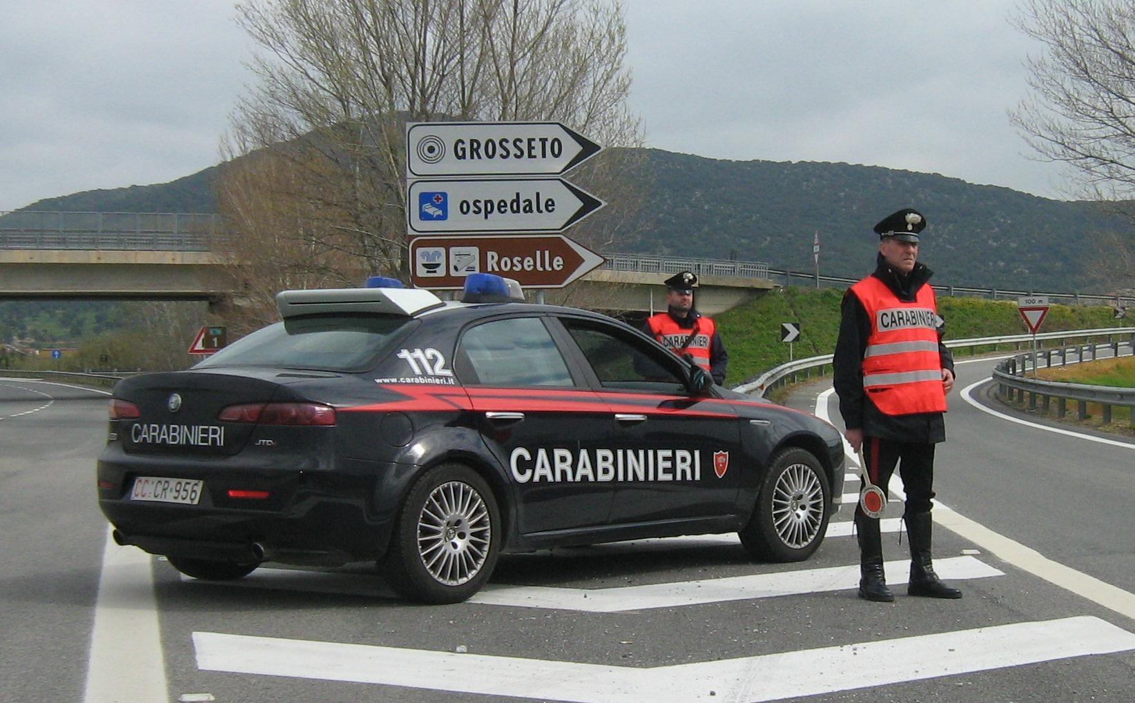 Controlli dei carabinieri all'ingresso di Grosseto 