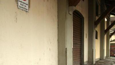 Stazione nel degrado e rifugio per clochard