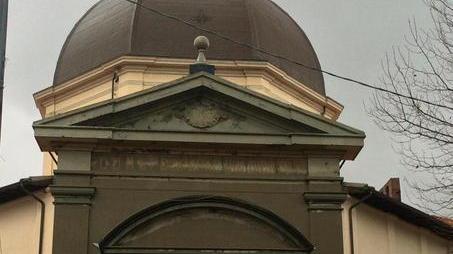 Silenzio e lacrime per l’addio al giovane morto sotto il treno