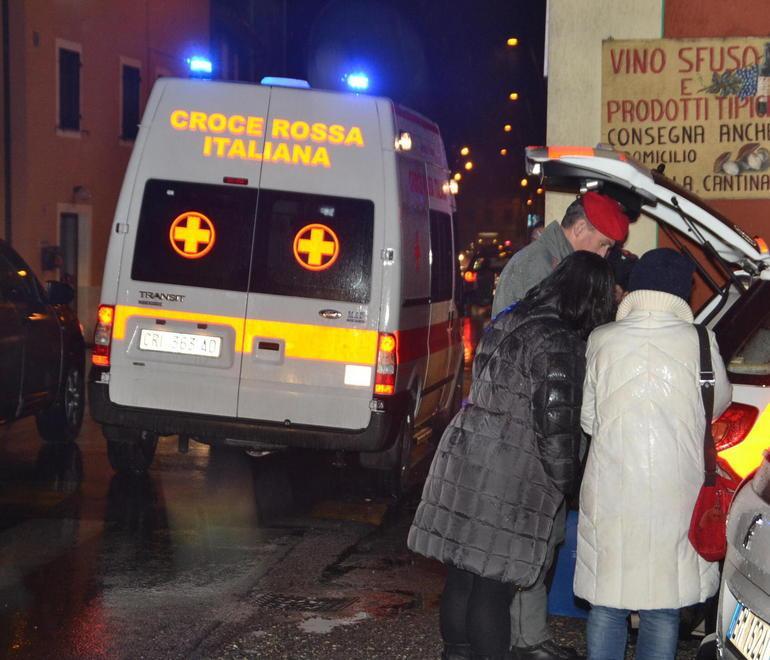 Tampona un automobilista e lo colpisce con una testata 