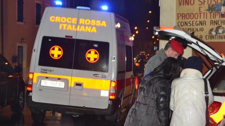 Tampona un automobilista e lo colpisce con una testata