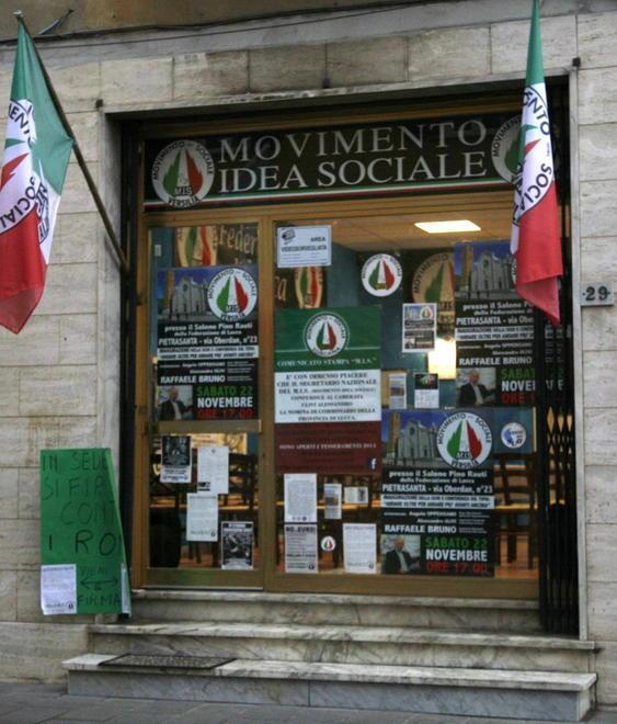 Botte di fronte alla sede del Mis Pardini: «Querelo»