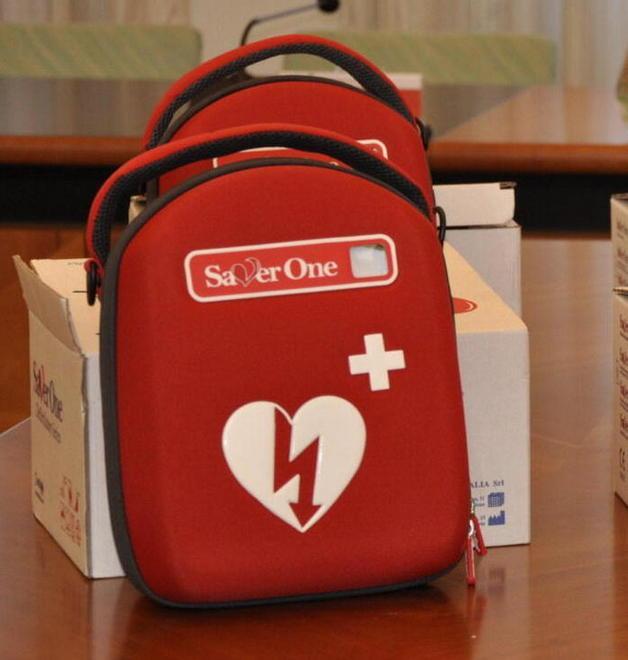 Nove defibrillatori all’interno del corso