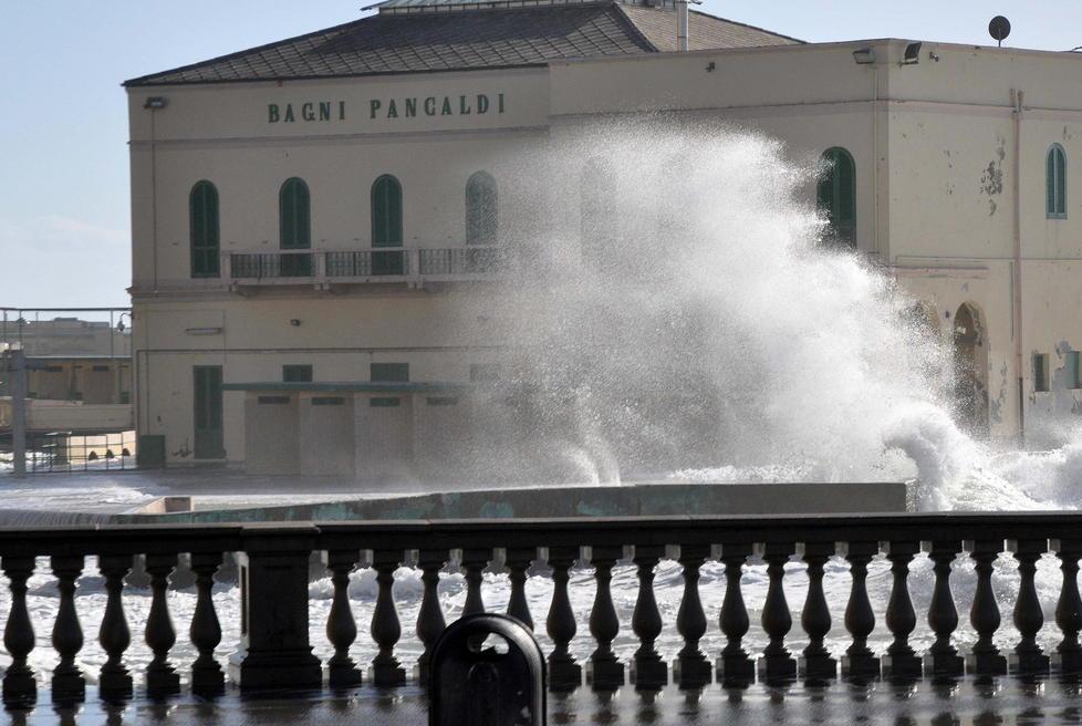 È arrivato il Libeccio, allerta prolungata 