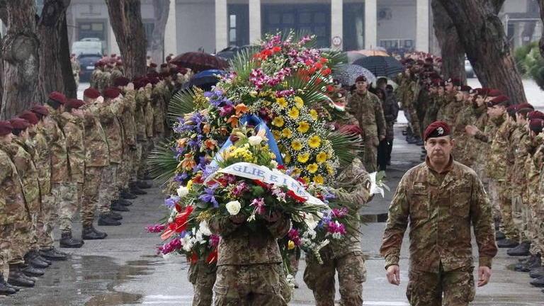 Addio sull’attenti al parà «Era un esempio per tutti»