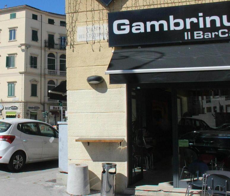 Ladri al bar Gambrinus, via 2.000 euro 