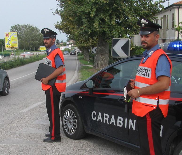 Si fa rubare l’auto che aveva in custodia 