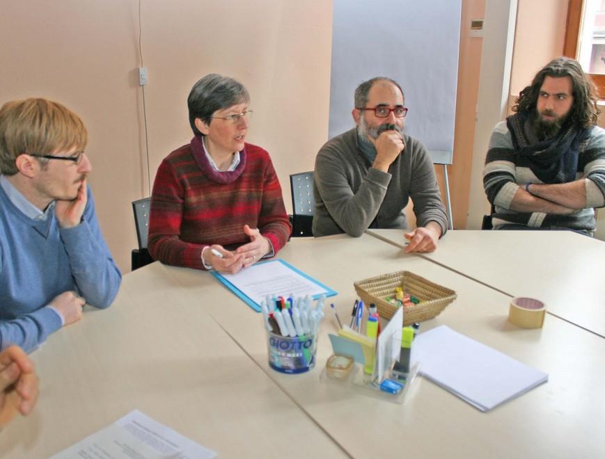 Raccolta di beni per aiutare i bisognosi 