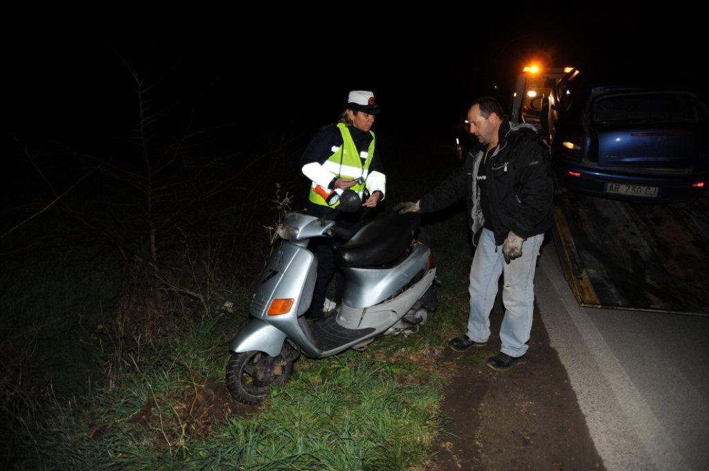 I rilievi al Paratino la sera dell'incidente del 14 dicembre 2011 (foto Falorni/Silvi)