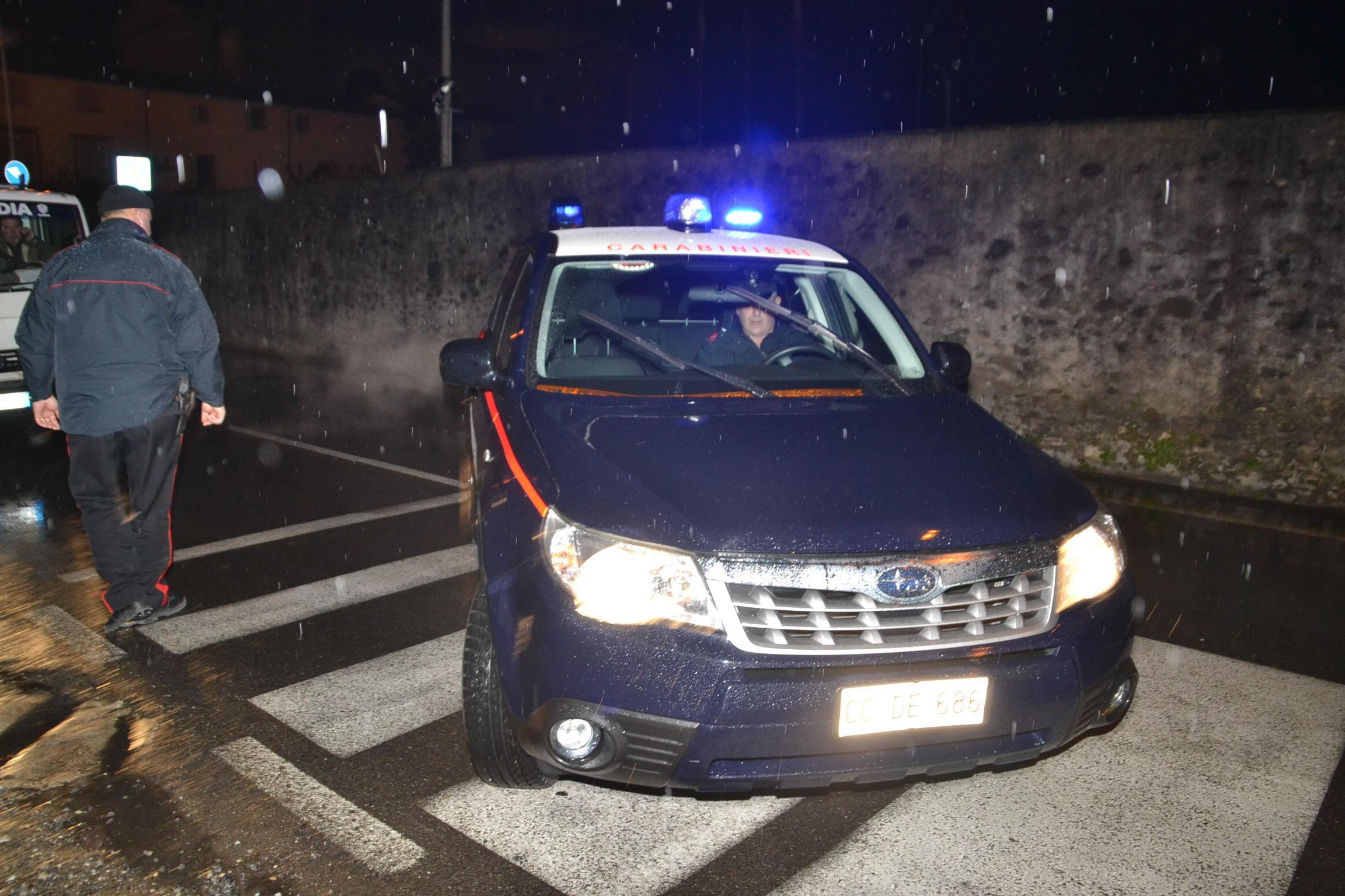 I carabinieri intervengono su un incidente stradale