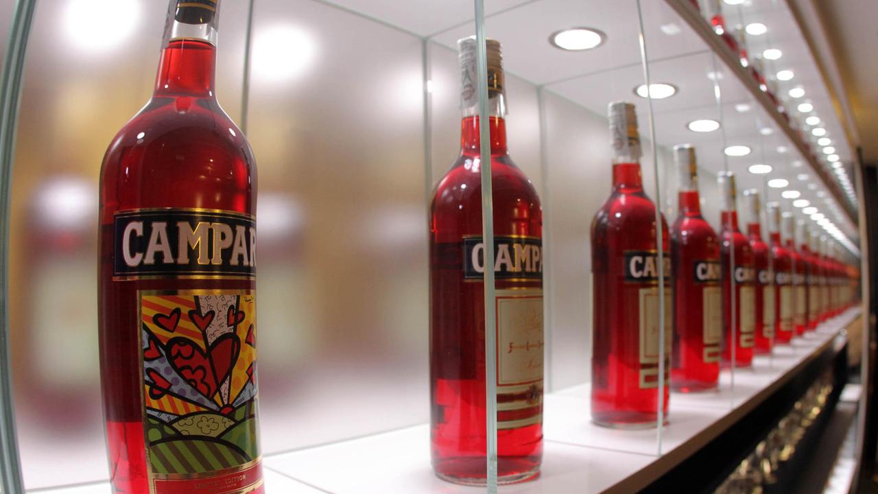 Bottiglie di Campari al supermercato