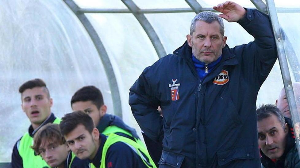 Mister Maneschi quando era sulla panchina del Montecatini (Foto Nucci)