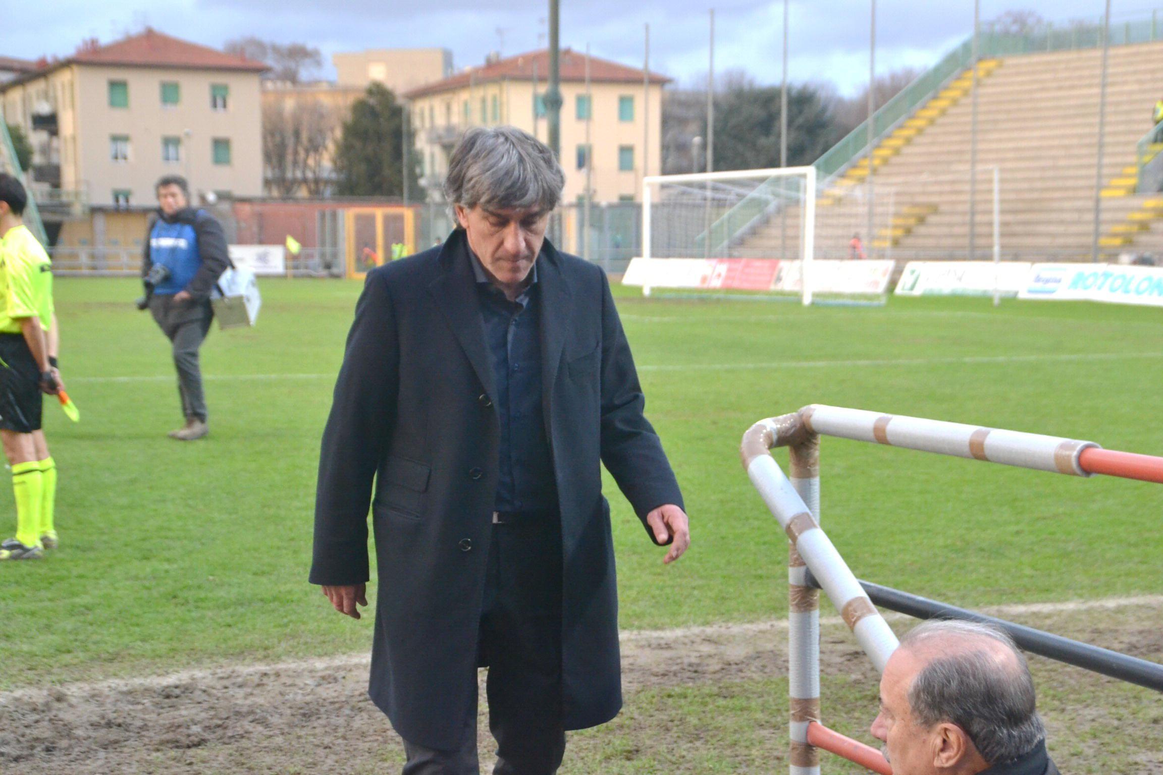 Il tecnico Galderisi al triplice fischio finale di Lucchese-Prato 