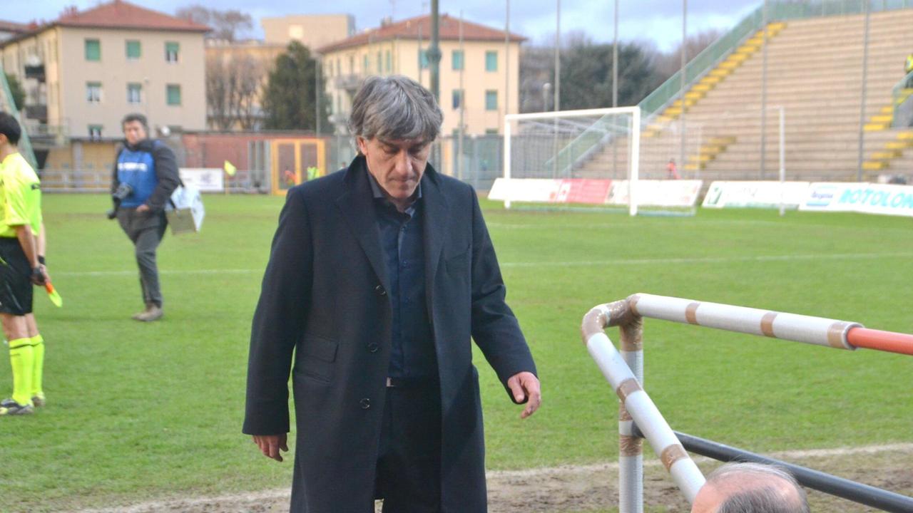 Il tecnico Galderisi al triplice fischio finale di Lucchese-Prato