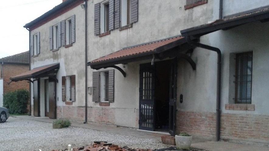 Il tetto si è incendiato, paura per due anziane