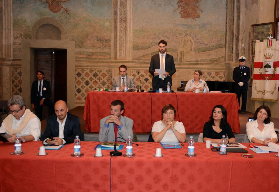 Bilancio, 5 ore di scontro poi passa con i voti del Pd 