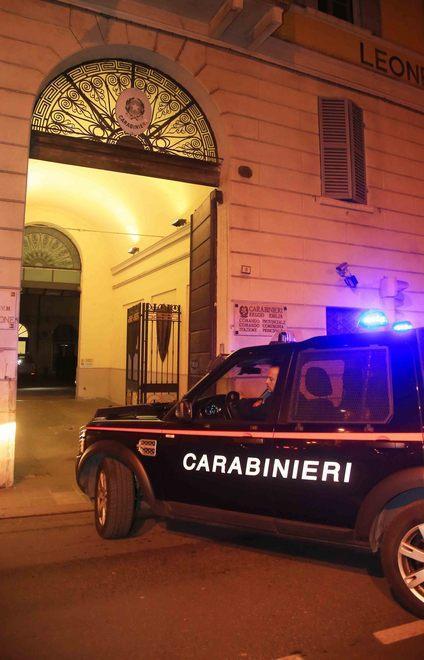 Palpeggiava gli amici del figlio 