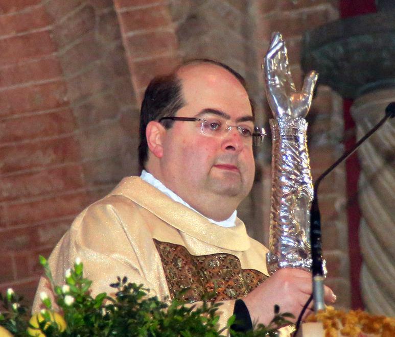 «Tutti uniti intorno al Santo e al nostro vescovo che soffre» 