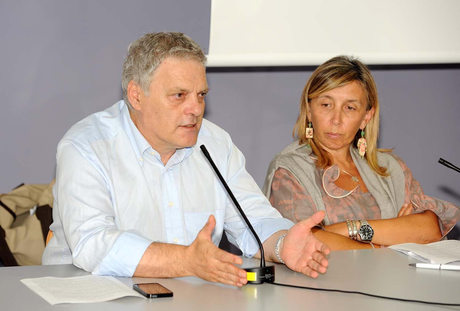 L'ex dg dell'Asl Porfido a Piombino, con lui Rossana Soffritti, presidente Società della Salute  (Foto Paolo Barlettani)