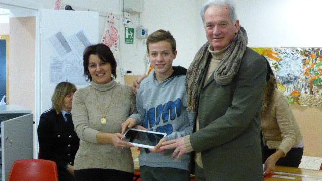 La consegna di un tablet