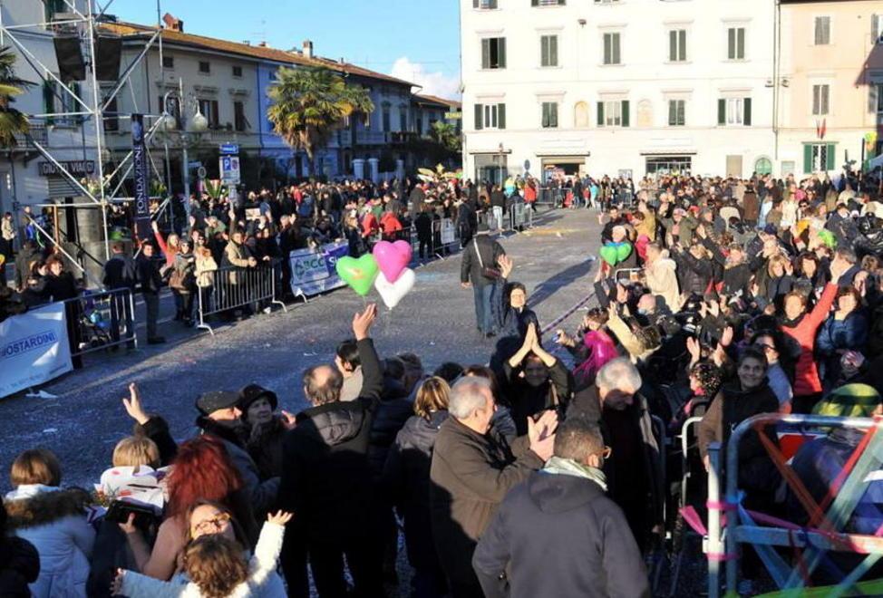 Tra api nell’alveare richiami all’ecologia e messaggi di pace 
