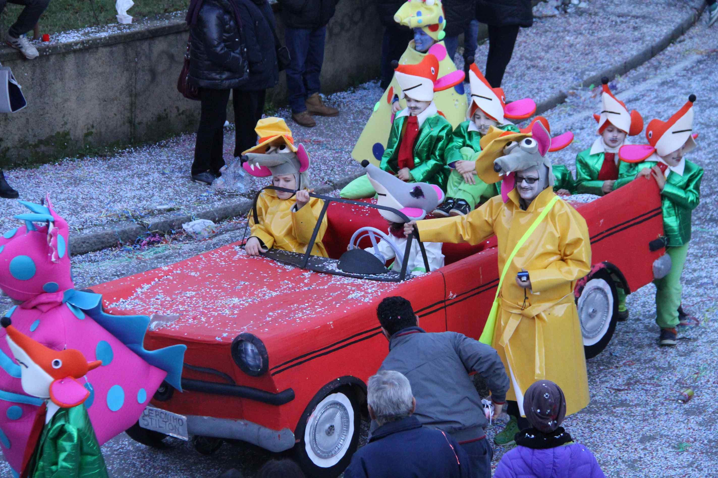 Uno dei carri che è sfilato al Carnevale di Paperino