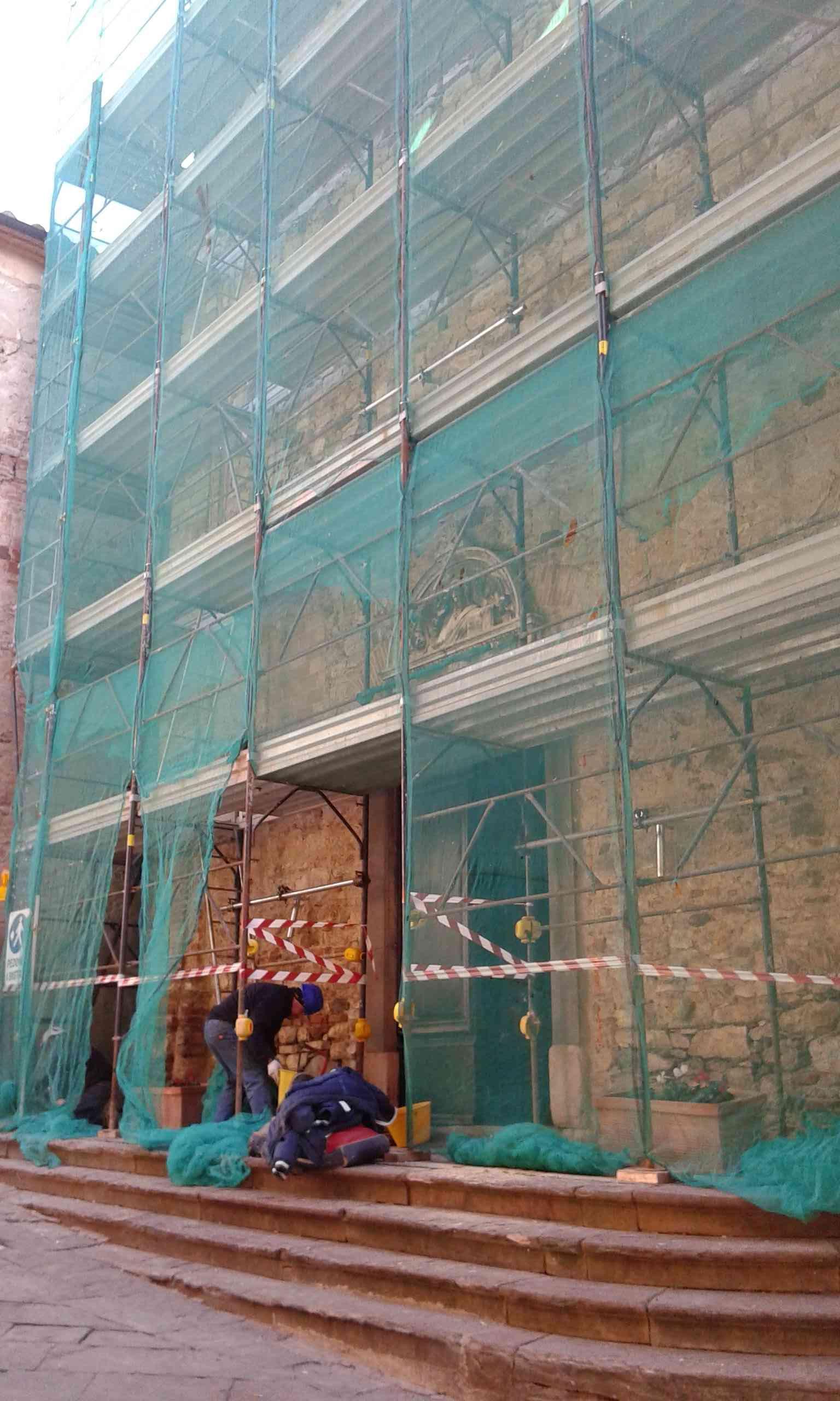 La chiesa della Madonna sopra la porta
