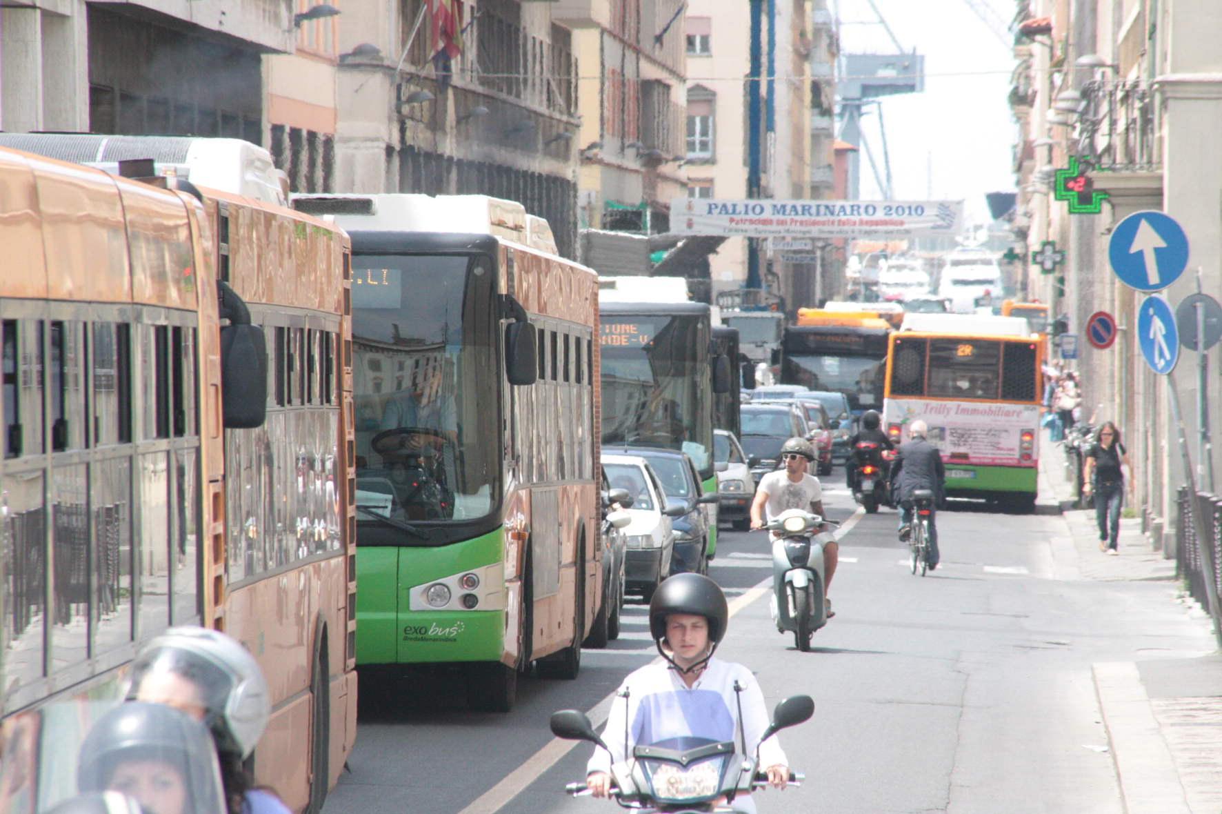 Traffico in via Grande