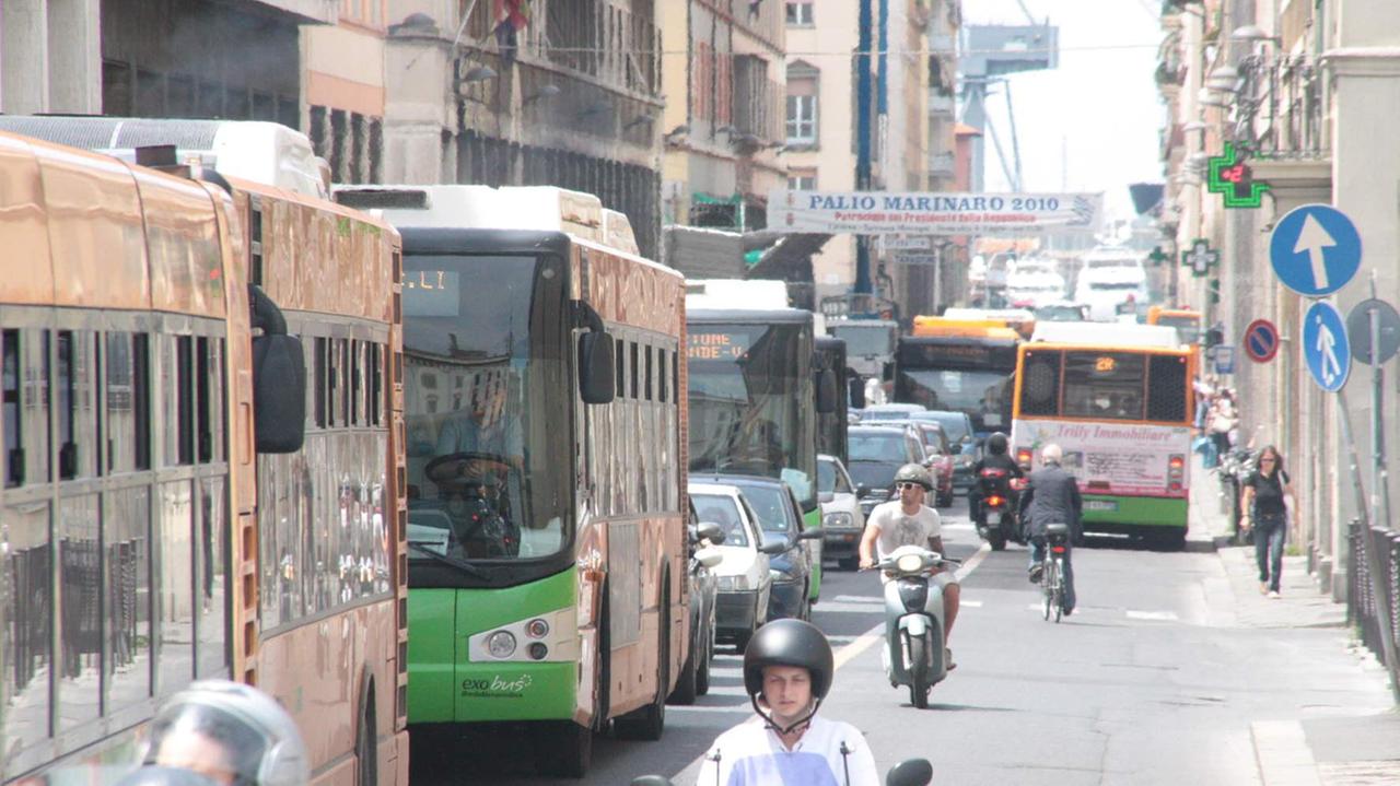 Traffico in via Grande