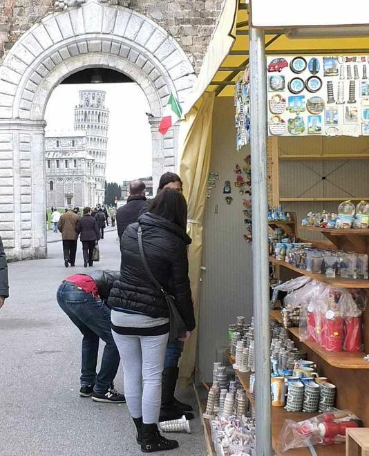 «Bancarelle, silenzio colpevole» 
