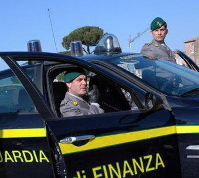 Viaggi ai Caraibi e Porsche restituisce la casa popolare 