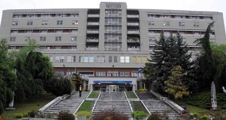 Messaggi hard alla moglie, il marito litiga con il medico 