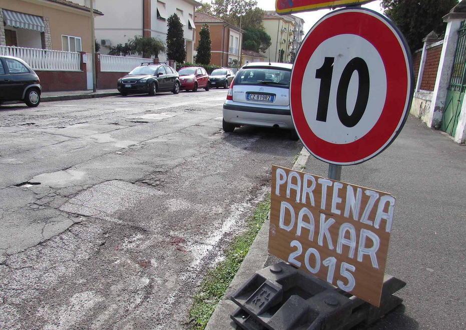 In via Foscolo dopo la Dakar ecco il nuoto