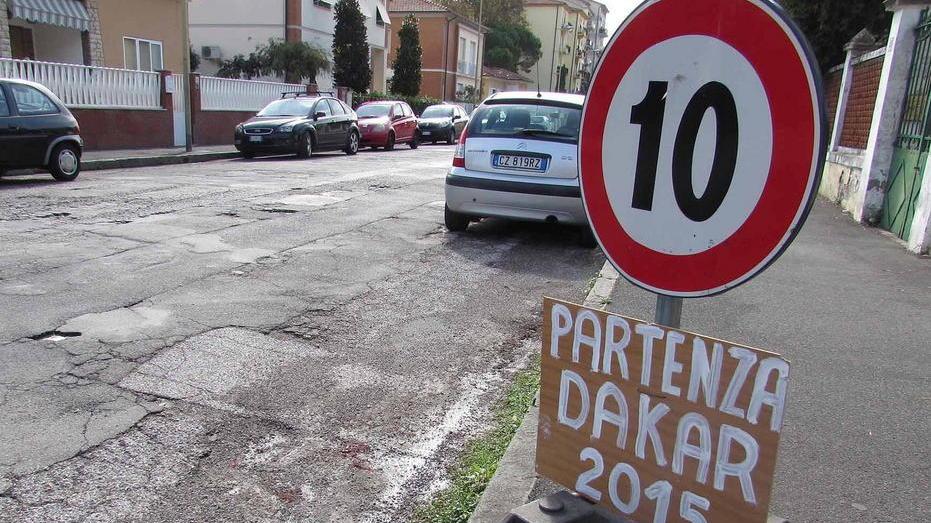 In via Foscolo dopo la Dakar ecco il nuoto