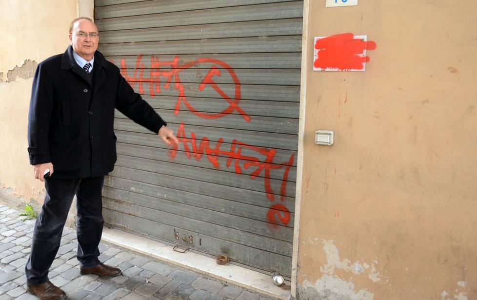 Forza Italia, vandali contro la sede 