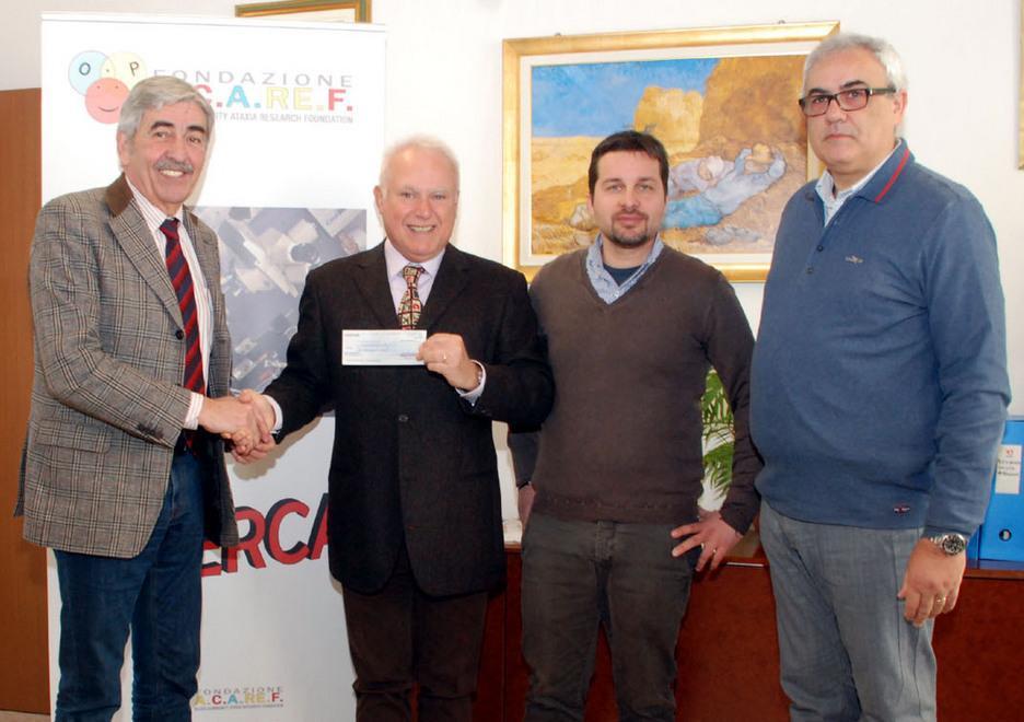Un assegno per la fondazione contro l’atassia 