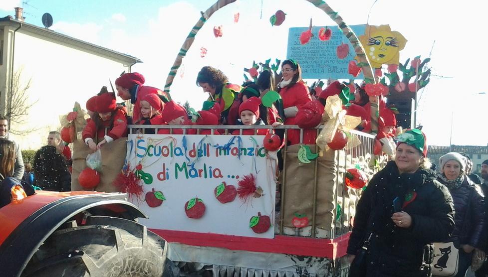 A Marlia e Porcari le sfilate impazzano: boom di presenze 