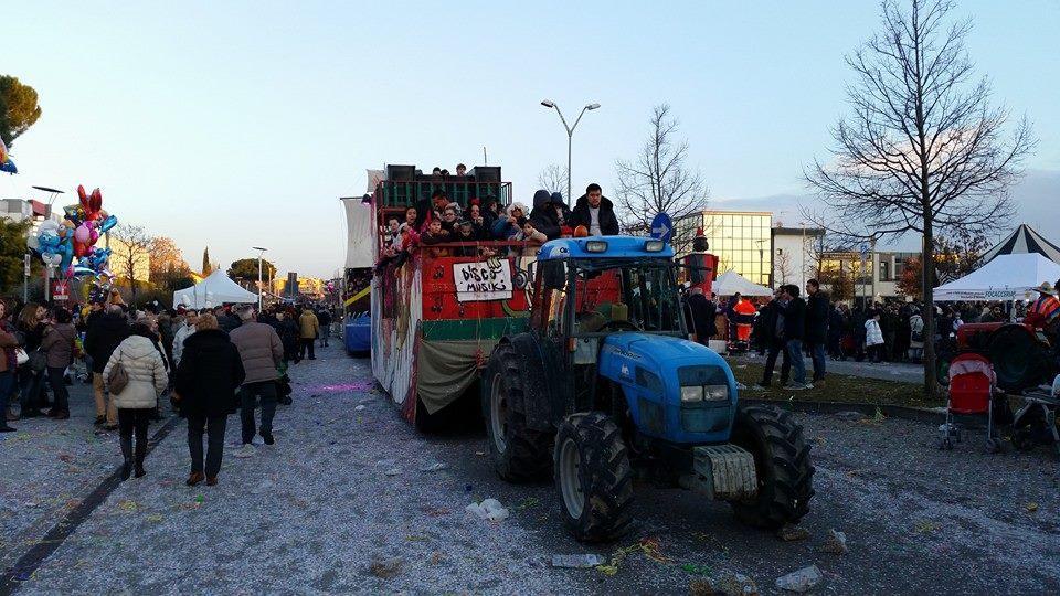 La prima uscita del "Carnevale sulle due rive 2015"