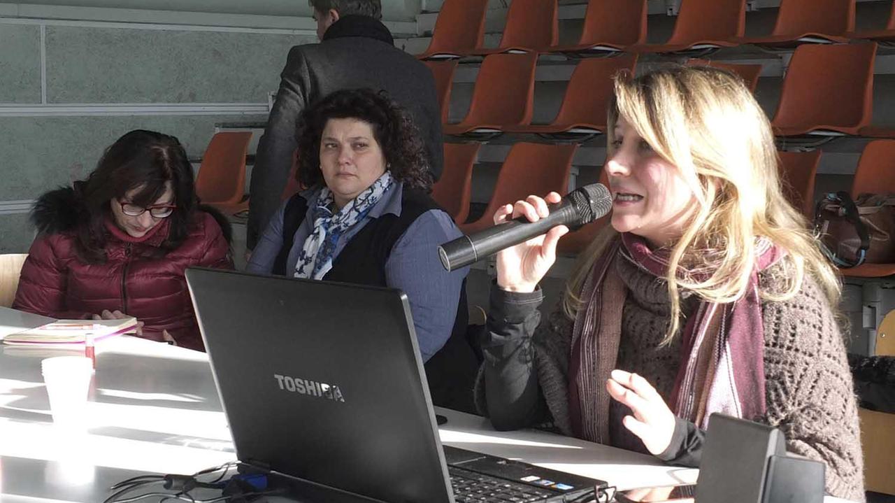 Sara Ficocelli durante la conferenza