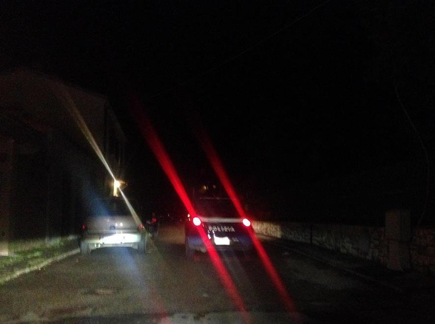 Incappucciato di notte, tra le ville di Montenero 