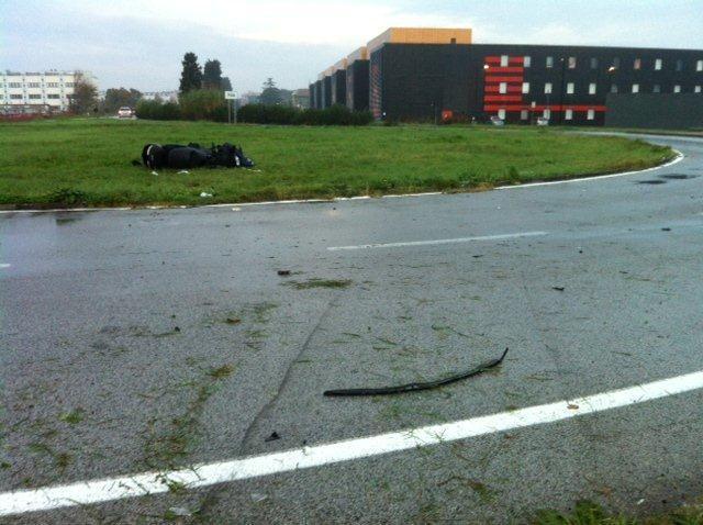 La scena di un incidente stradale alla rotatoria caduti di Nassirya