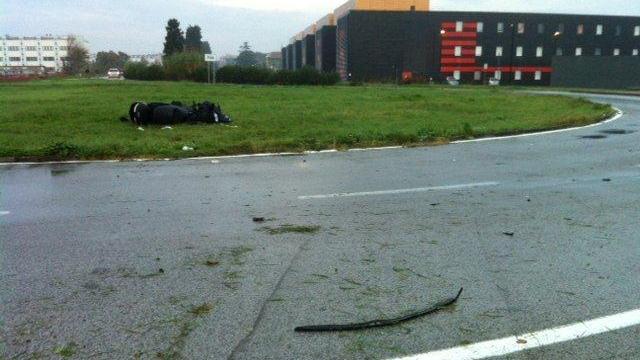 La scena di un incidente stradale alla rotatoria caduti di Nassirya