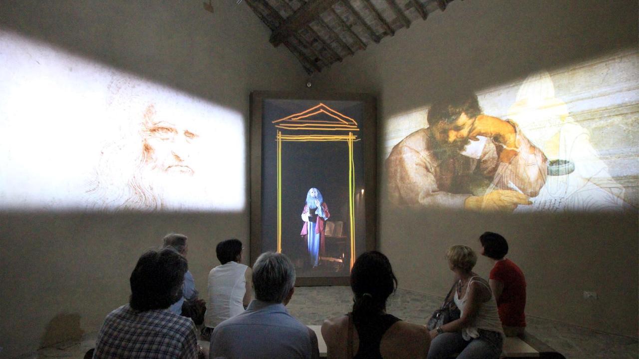 La performance multimediale nella casa di Anchiano