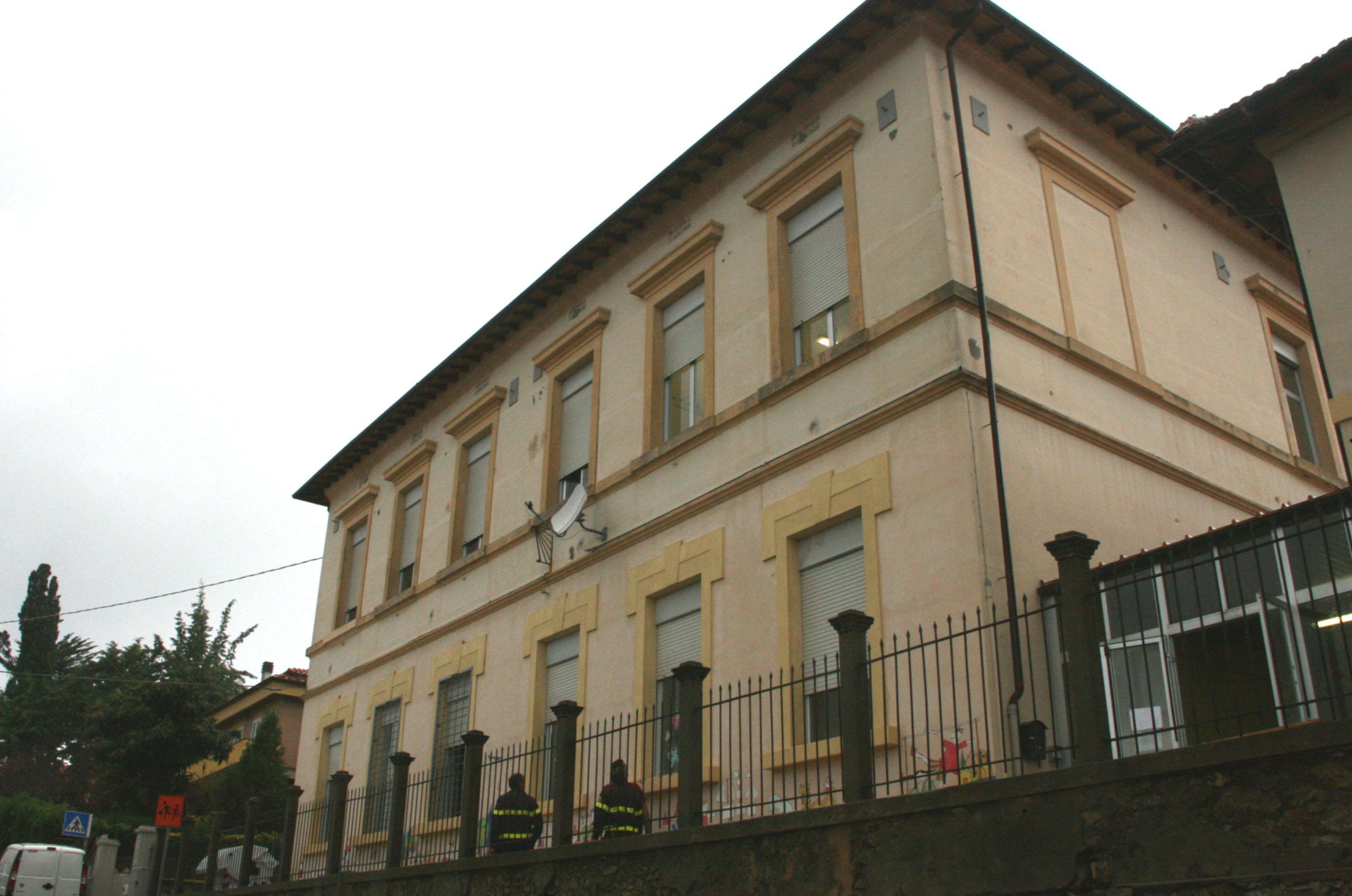 In una foto d'archivio la scuola di Gabbro